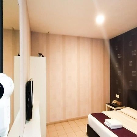Biz Hotel Batu Pahat Exteriér fotografie